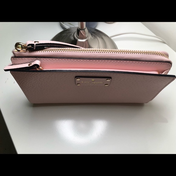 Kate Spade New York wristlet - Picture 2 of 2
